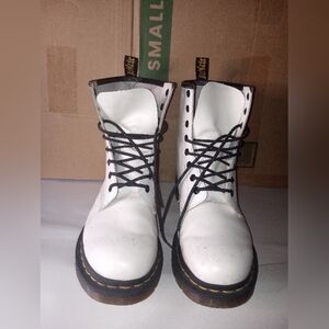 Doc Martens Air Wair 11821 White Boots Women’s Size 9